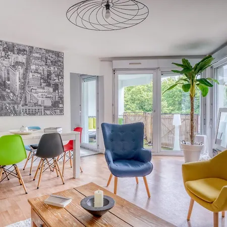 Apartment Bright With Private Parking In