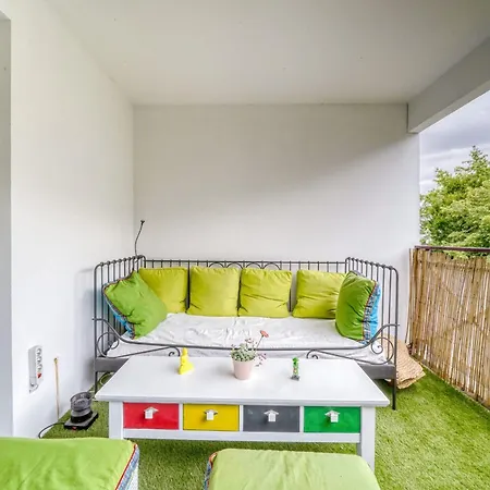 Bright With Private Parking In Apartment