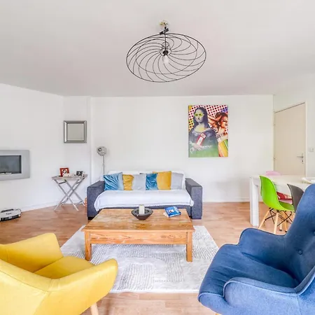 Bright With Private Parking In * Bordeaux