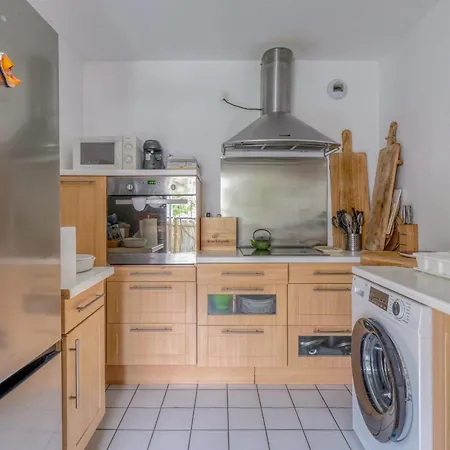 Bright With Private Parking In Apartment Bordeaux